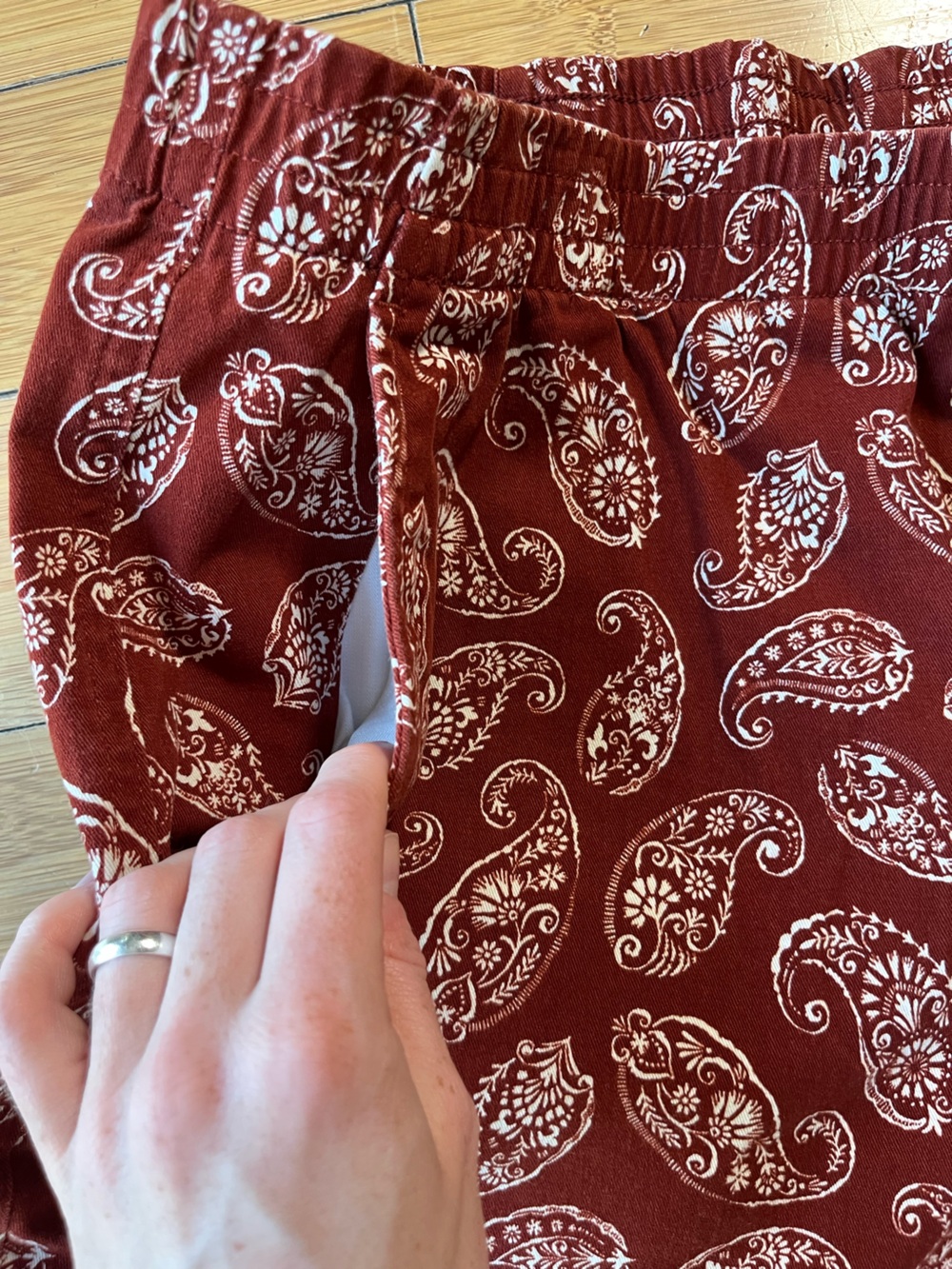 Lands' End Women's Rust Red Paisley Bandana Print Elastic Waist Casual Shorts - Picture 5 of 10